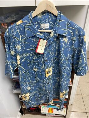 Vintage Bill Blass Blue Floral Short-Sleeve Camp Shirt with Cream Accents